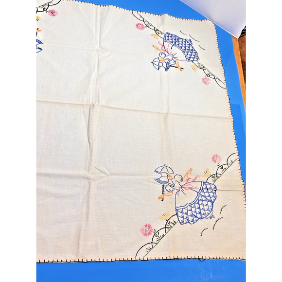 Vintage 1940s-50s Hand-Embriodered Tablecloth-Bonnet Girl Design 32" x 32" - Picture 13 of 16